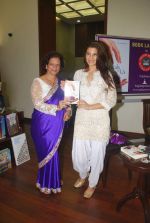 Jacqueline Fernandes at Crystal and Us book launch in mumbai on 8th Oct 2011 (19).JPG