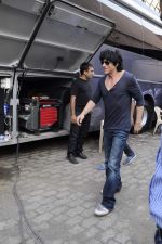 Shahrukh Khan on the sets of KBC in Filmcity on 7th Oct 2011 (26).JPG