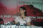 Sonam Kapoor at Chetan Bhagat book launch in Inorbit Mall on 7th Oct 2011 (9).JPG