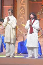 Amitabh Bachchan, Hans Raj Hans at the launch of the Hanuman Chalisa album in Mehboob Studio on 9th Oct 2011 (32).JPG