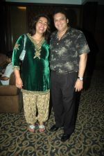Anu and Shashi Ranjan at Manish Goswami_s bash in Sun N Sand on 9th Oct 2011 (30).JPG