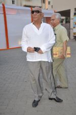 Yash Chopra, Ramesh Sippy at the launch of the Hanuman Chalisa album in Mehboob Studio on 9th Oct 2011 (56).JPG