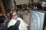 Amitabh Bachchan meets media on his Birthday in Janak, Juhu, Mumbai on 11th Oct 2011 (1).JPG
