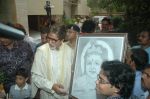 Amitabh Bachchan meets media on his Birthday in Janak, Juhu, Mumbai on 11th Oct 2011 (21).JPG