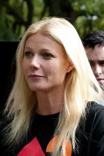 Gwyneth Paltrow at the Filming of _Thanks for Sharing_ in Central Park in New York City on October 11, 2011 (5).jpg