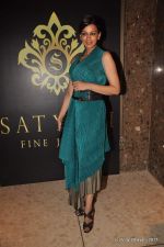 Sonali Bendre at Maheep Kapoor_s jewellery line launch in Bandra, Mumbai on 8th Oct 2011 (86).JPG