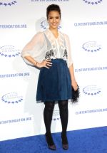 Jessica Alba arrives to the Clinton Foundation_s _A Decade of Difference_ Gala in Beverly Hills on 14th October 2011 (2).jpg
