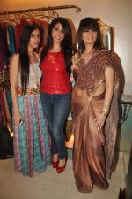 Neeta Lulla, Nishka Lulla at Neeta Lulla previews her latest collection in KHar, Mumbai on 14th Oct 2011 (13).JPG