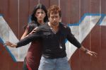 Suriya, Shruti Haasan in 7aum Arivu 7th Sense Movie Stills (1).JPG