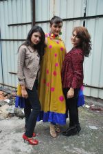 Aliya Khan, Arshina Trivedi, Riddhi Toli at Designers Aliya Khan and Riddhi Tolia shoot for their new collections in Bandra, Mumbai on 18th Oct 2011 (13).JPG