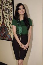 Dia Mirza at Zoom TV Anchor hunt in Taj Land_s End on 18th Oct 2011 (1).JPG