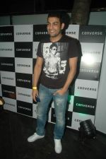 Ashutosh Kaushik at Atul Kasbekar_s Converse bash in Vie Lounge on 19th Oct 2011 (106).JPG