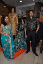 Nisha Shah, Ganesh Venkatraman attends MEBAZ Winter Wedding Collection Launch on 19th October 2011 (12).JPG