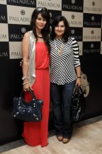 Shaheen Abbas Gayatri Ruia at Ramona Narang brunch in Veda, Mumbai on 20th Oct 2011.jpg