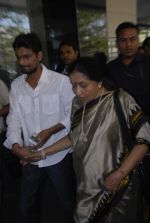Asha Bhosle spotted at airport on 21st Oct 2011 (1).JPG