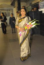 Asha Bhosle spotted at airport on 21st Oct 2011 (4).JPG