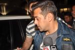 Salman Khan returns from Germany at the Airport on 21st Oct 2011 (12).JPG