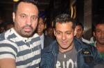 Salman Khan returns from Germany at the Airport on 21st Oct 2011 (3).JPG