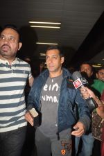 Salman Khan returns from Germany at the Airport on 21st Oct 2011 (4).JPG