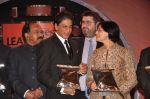 Shahrukh Khan at Forbes India Leadership Awards in Trident, Mumbai on 21st Oct 2011 (14).JPG