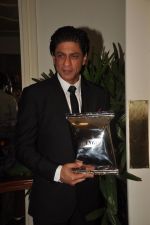 Shahrukh Khan at Forbes India Leadership Awards in Trident, Mumbai on 21st Oct 2011 (30).JPG