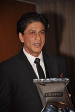 Shahrukh Khan at Forbes India Leadership Awards in Trident, Mumbai on 21st Oct 2011 (32).JPG