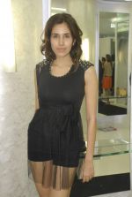 Sonalli Sehgall at SAKS store launch in Bandra, Mumbai on 21st Oct 2011 (30).JPG