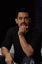 Aamir Khan at Star TV_s new show announcement in Taj Land_s End on 22nd Oct 2011 (16).JPG