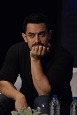 Aamir Khan at Star TV_s new show announcement in Taj Land_s End on 22nd Oct 2011 (17).JPG