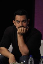 Aamir Khan at Star TV_s new show announcement in Taj Land_s End on 22nd Oct 2011 (18).JPG