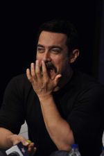 Aamir Khan at Star TV_s new show announcement in Taj Land_s End on 22nd Oct 2011 (24).JPG
