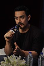 Aamir Khan at Star TV_s new show announcement in Taj Land_s End on 22nd Oct 2011 (34).JPG