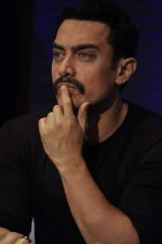 Aamir Khan at Star TV_s new show announcement in Taj Land_s End on 22nd Oct 2011 (40).JPG