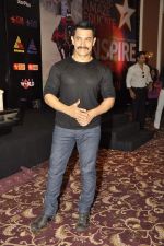 Aamir Khan at Star TV_s new show announcement in Taj Land_s End on 22nd Oct 2011 (48).JPG