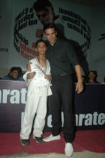 Akshay Kumar at Karate event in Andheri Sports Complex on 22nd Oct 2011 (41).JPG