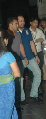 Salman Khan snapped as he leaves for Germany on 22nd Oct 2011 (2).JPG