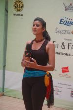 at Gold Gym_s Fit n Fab in Kandivili, Mumbai on 22nd Oct 2011 (13).JPG