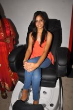 Anushka Shah Lunches Suja_s Beauty Care on 22nd October 2011 (26).JPG