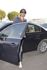 Arjun Rampal leave for Ra.One Premiere tour in Airport, Mumbai on 23rd Oct 2011 (27).JPG