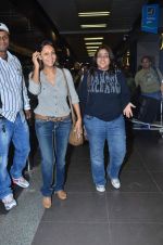 Gauri Khan leaves for RA-One London premiere in International Airport, Mumbai on 23rd Oct 2011 (12).JPG