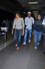 Gauri Khan leaves for RA-One London premiere in International Airport, Mumbai on 23rd Oct 2011 (19).JPG