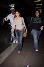 Gauri Khan leaves for RA-One London premiere in International Airport, Mumbai on 23rd Oct 2011 (4).JPG