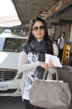 Kareena Kapoor leave for Ra.One Premiere tour in Airport, Mumbai on 23rd Oct 2011 (52).JPG