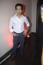Nakuul Mehta at Mercedes Benz hosts fashion event with Zayed Khan and DJ Aqeel in Hype on 23rd Oct 2011 (117).jpg
