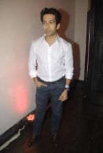 Nakuul Mehta at Mercedes Benz hosts fashion event with Zayed Khan and DJ Aqeel in Hype on 23rd Oct 2011 (120).jpg