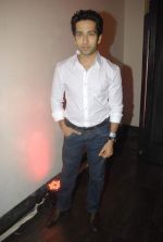Nakuul Mehta at Mercedes Benz hosts fashion event with Zayed Khan and DJ Aqeel in Hype on 23rd Oct 2011 (123).jpg