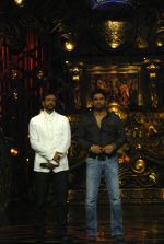 Sunil Shetty, Javed Jaffery on the sets of Comedy Circus in Mohan Studios on 24th Oct 2011 (16).JPG