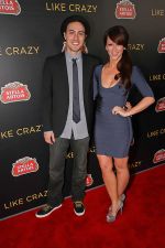 Jennifer Love Hewitt and Jarod Einsohn arrived to the _Like Crazy_ Los Angeles Premiere in Egyptian Theatre on October 25, 2011 (1).jpg