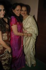Rekha, Shaina NC, Hema Malini at Tell Me Oh Khudda screening in Ketnav, Mumbai on 25th Oct 2011 (39).JPG