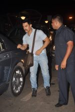 Aamir Khan snapped at airport on 27th Oct 2011 (2).JPG